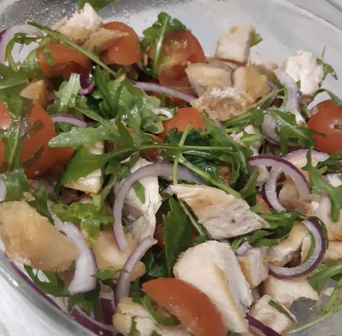 Ароматный салат с руколой и куриным филе – пошаговый рецепт