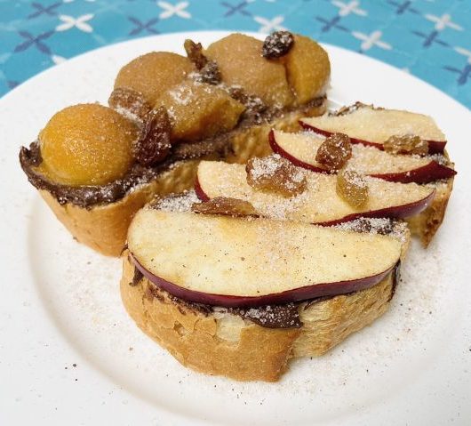 Тосты с шоколадно-ореховой пастой и фруктами – пошаговый рецепт