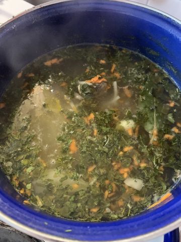 Суп овощной с яичной лапшой на говяжьем бульоне