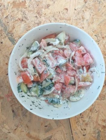 Самый простой салат из помидоров и огурцов – пошаговый рецепт