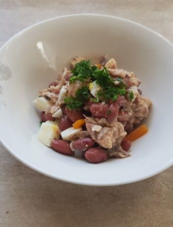 Салат из скумбрии и фасоли – пошаговый рецепт