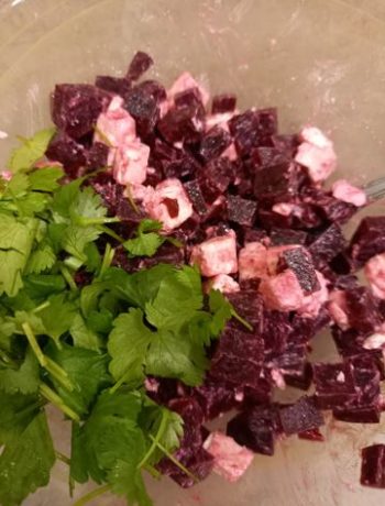 Легкий салат из свеклы и сыра фета – пошаговый рецепт