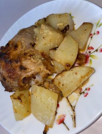 Запеченные куриные бедра с картошкой в духовке – пошаговый рецепт