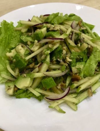 Зеленый салат с авокадо и яблоком – пошаговый рецепт