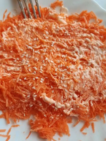 Морковь с майонезом и кунжутом – пошаговый рецепт