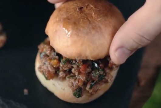 Сэндвич-бургер «Слоппи Джо» – пошаговый рецепт