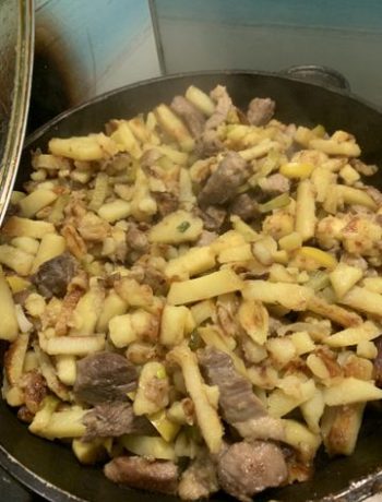 Картошка со свининой и солеными огурцами – пошаговый рецепт