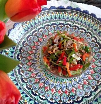 Салат из отварной говядины с болгарским перцем и огурцом – пошаговый рецепт