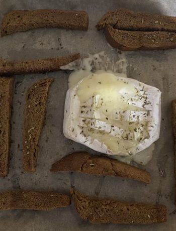 Закуска из сыра камамбер с сухариками – пошаговый рецепт