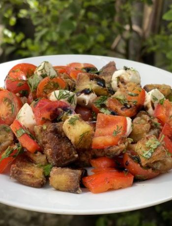Летний салат с хрустящими баклажанами – пошаговый рецепт