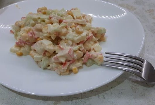 Крабовый салат «Легкий» – пошаговый рецепт