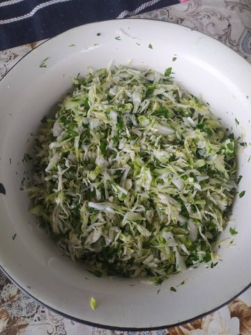 Капустный салат со свежей зеленью – пошаговый рецепт