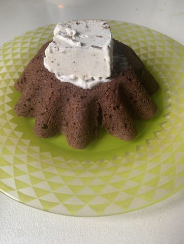 Горячий шоколадный фондан с мороженным – пошаговый рецепт