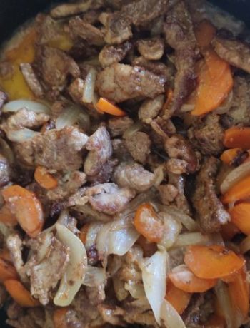 Слайсы мясные с морковью и луком – пошаговый рецепт