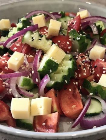 Салат из свежих овощей с заправкой из винного укуса – пошаговый рецепт