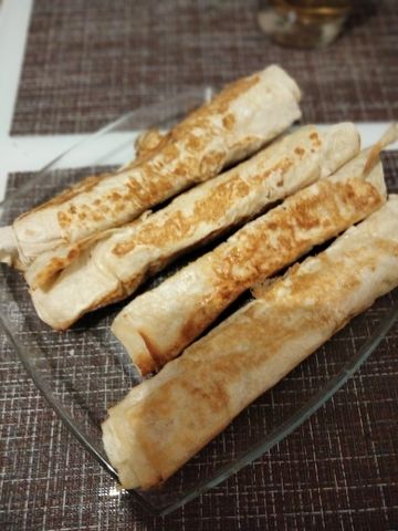 Сытные трубочки с ветчиной и сыром – пошаговый рецепт