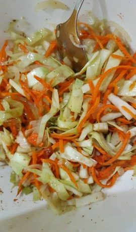 Вкусная и приятная капуста с морковкой по-корейски – пошаговый рецепт