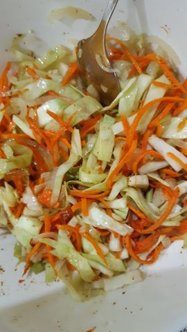 Вкусная и приятная капуста с морковкой по-корейски – пошаговый рецепт