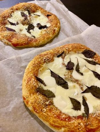 Пицца «Неаполитано» с красным базиликом – пошаговый рецепт