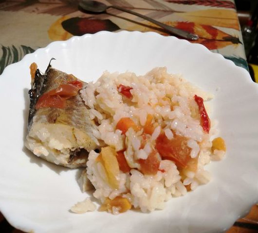 Рис с рыбой и овощами в духовке – пошаговый рецепт
