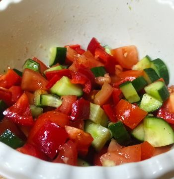 Салат из свежих овощей с кавказскими травами – пошаговый рецепт