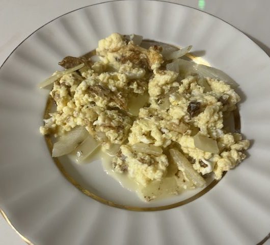 Сырно-луковая глазунья на завтрак – пошаговый рецепт
