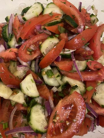 Салат из огурцов и помидоров к шашлычку – пошаговый рецепт