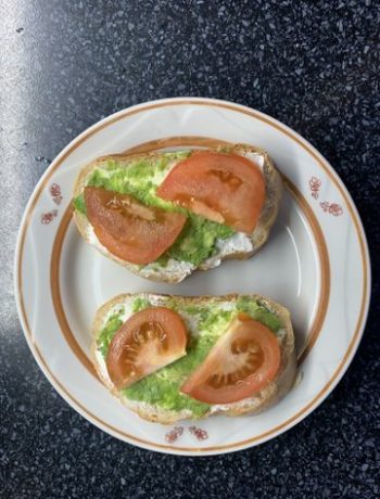 Бутерброды с авокадо и помидорами – пошаговый рецепт