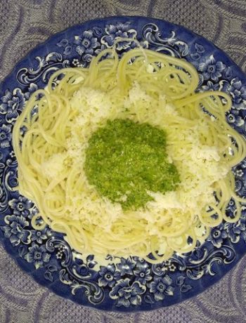 Спагетти с соусом из петрушки