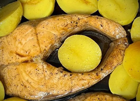 Стейки семги с картофелем – пошаговый рецепт