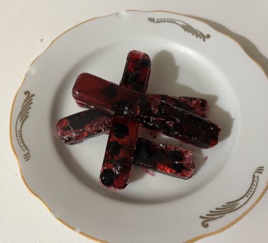 Сладкие карамельные палочки со вкусом черной смородины – пошаговый рецепт