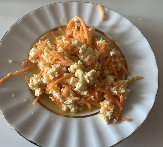 Сочный яичный омлет с морковью по-корейски – пошаговый рецепт