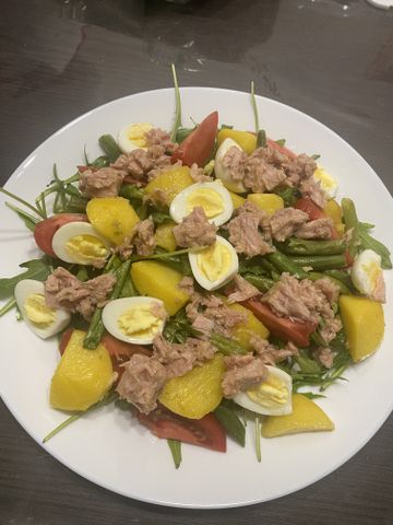 Салат с тунцом и перепелиными яйцами – пошаговый рецепт