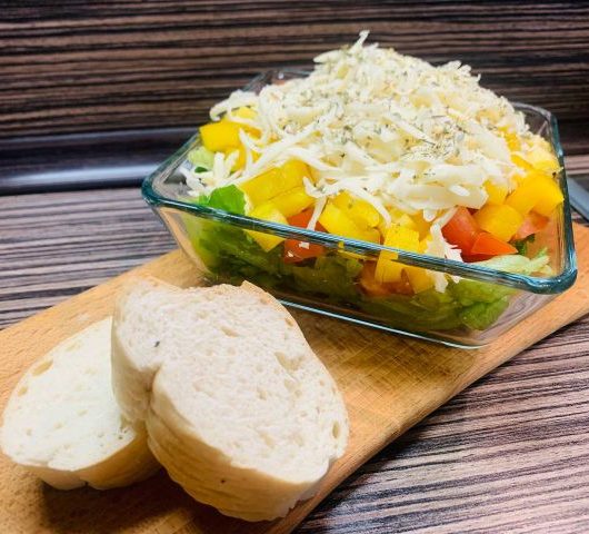 Салат с сыром и прованскими травами «Разноцветный» – пошаговый рецепт