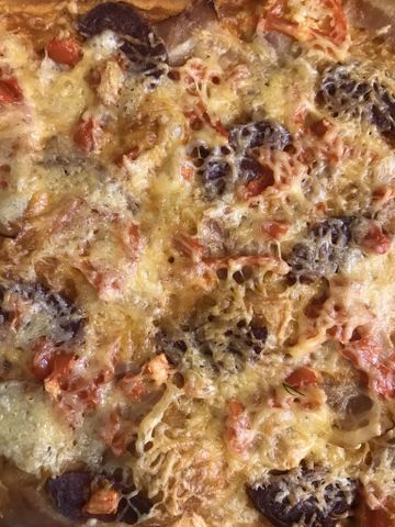 Пицца домашняя с беконом и колбасой – пошаговый рецепт