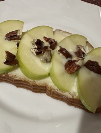 Оригинальный бутерброд с яблоком и орешками – пошаговый рецепт