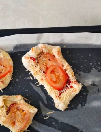 Пицца с сыром и помидорами – пошаговый рецепт