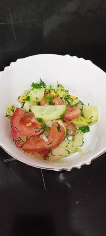 Салат из свежих овощей с кукурузой и зеленью – пошаговый рецепт