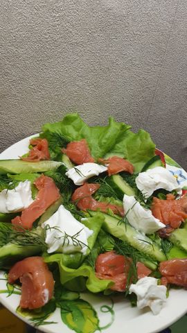 Салат с лососем и творожным сыром – пошаговый рецепт