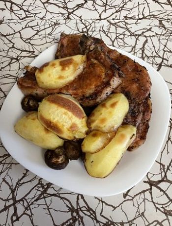 Свиная корейка с картофелем и грибами в духовке – пошаговый рецепт