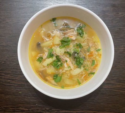 Куриный суп с кускусом и грибами на обед