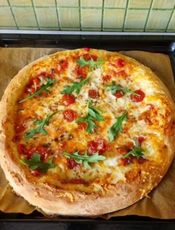 Пицца на толстом тесте с моцареллой и помидорками черри – пошаговый рецепт