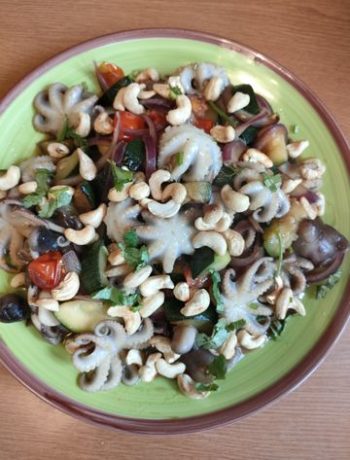 Теплый салат с осьминожками – пошаговый рецепт
