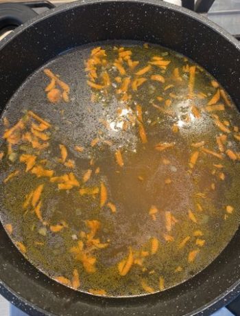 Диетический суп с яичной лапшой и курицей на бульонном кубике – пошаговый рецепт