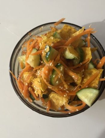 Домашний хрустящий салат с чипсами и корейской морковью – пошаговый рецепт