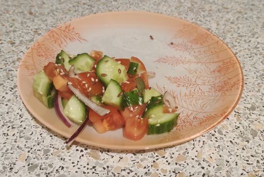 Салат «Огурцы и помидоры» – пошаговый рецепт