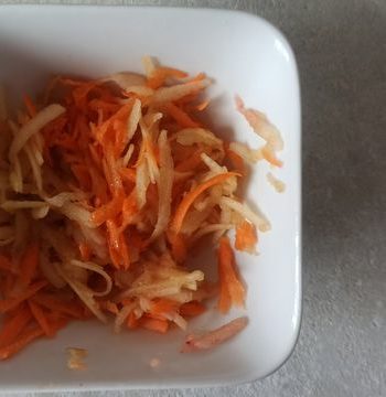 Десерт из детства с яблоком и морковью – пошаговый рецепт