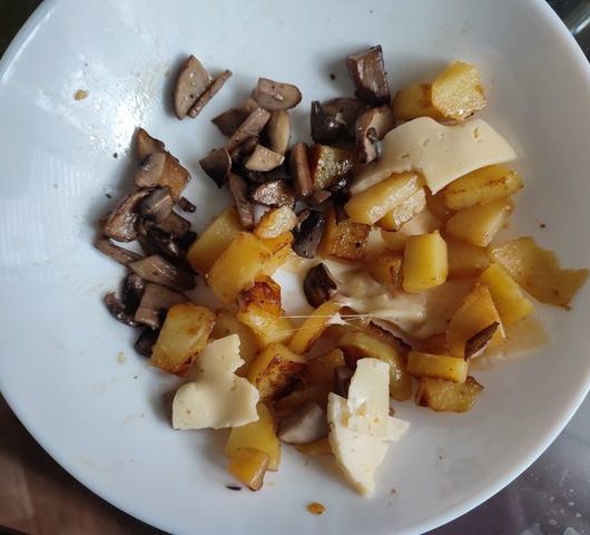 Жареный картофель с шампиньонами – пошаговый рецепт
