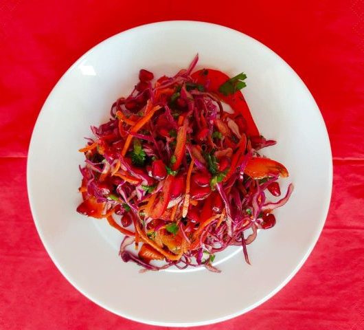 Яркий салат из свежих овощей и граната – пошаговый рецепт
