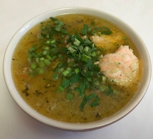 Сытный и постный суп с пшеном и красной рыбой